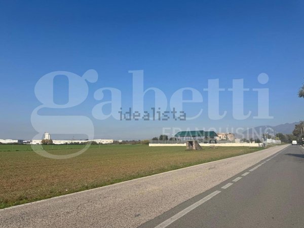 terreno edificabile in vendita a Vitulazio