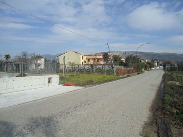 terreno edificabile in vendita a Vitulazio