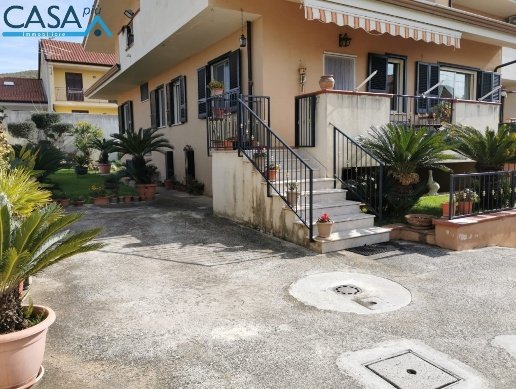 casa indipendente in vendita a Vitulazio