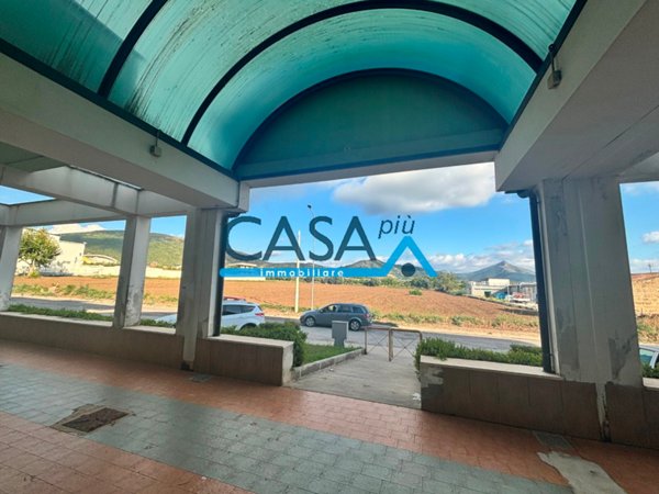 negozio in vendita a Vitulazio