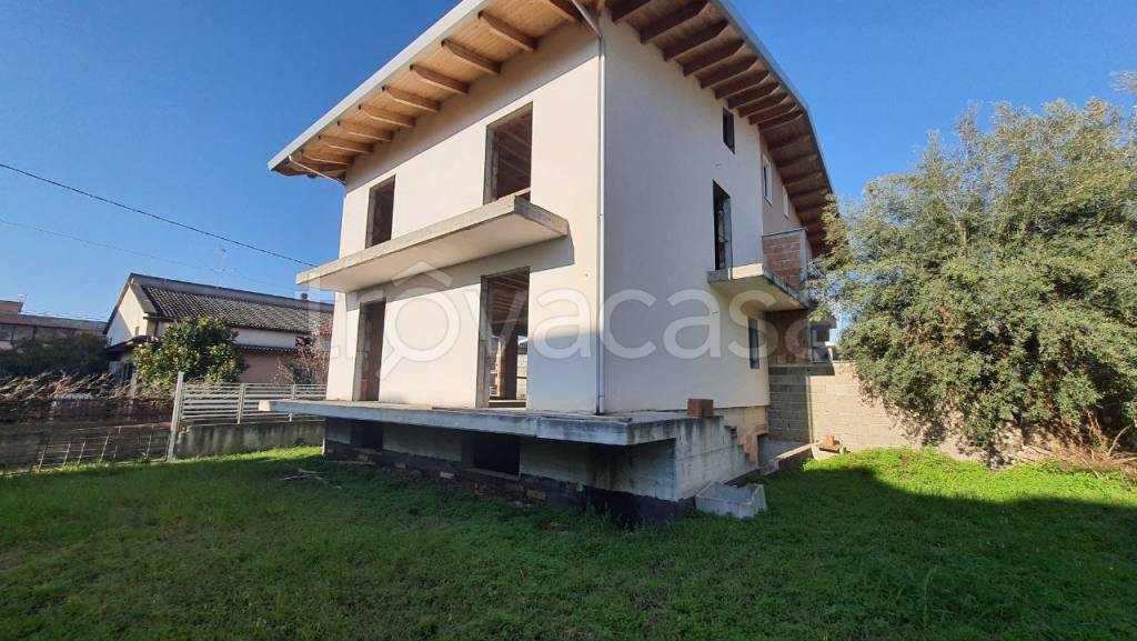 casa indipendente in vendita a Vitulazio