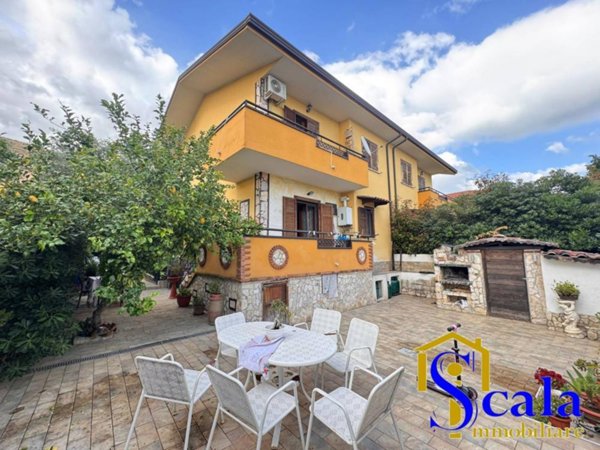 casa indipendente in vendita a Vitulazio