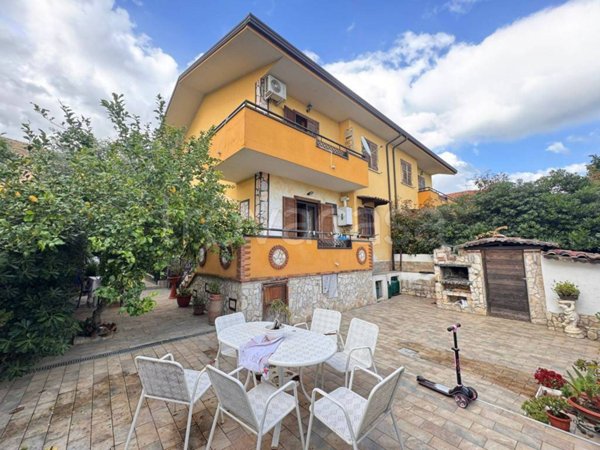 casa indipendente in vendita a Vitulazio