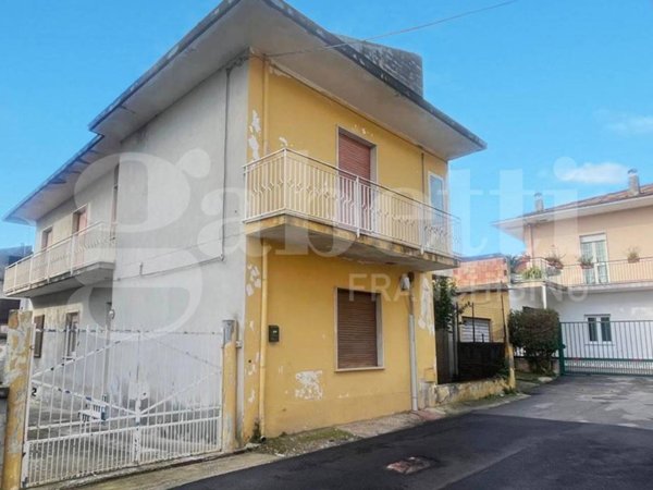casa indipendente in vendita a Vitulazio