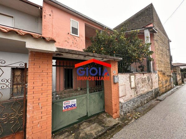 casa indipendente in vendita a Falciano del Massico
