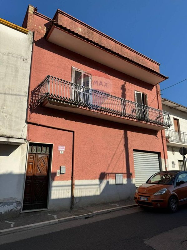 casa indipendente in vendita a Falciano del Massico