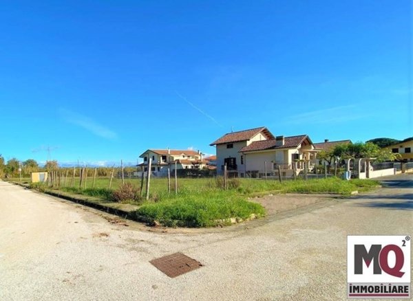 casa indipendente in vendita a Falciano del Massico