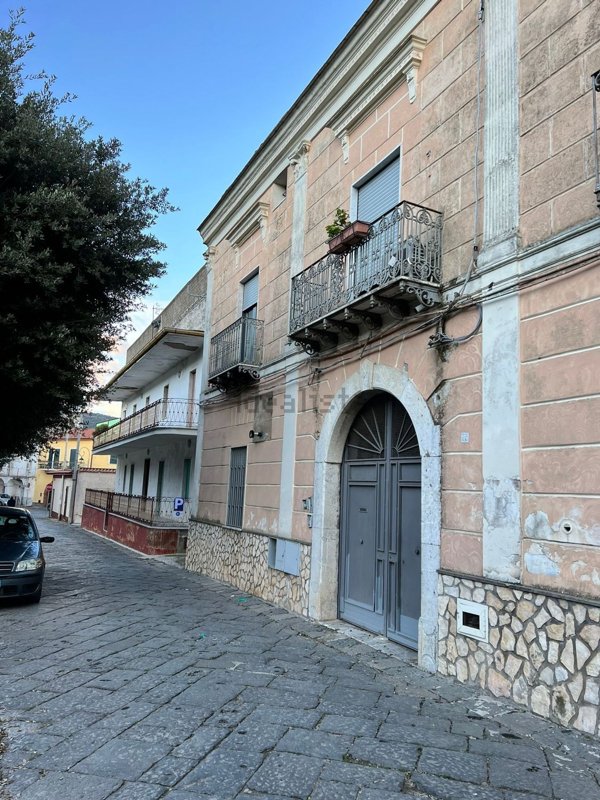 casa indipendente in vendita a Falciano del Massico
