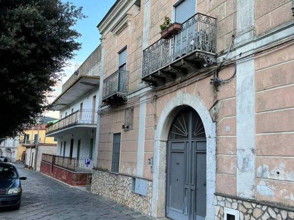 casa indipendente in vendita a Falciano del Massico
