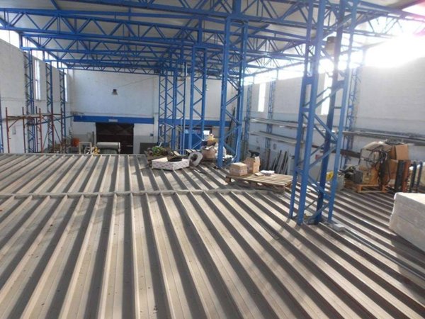 locale commerciale in vendita a Falciano del Massico