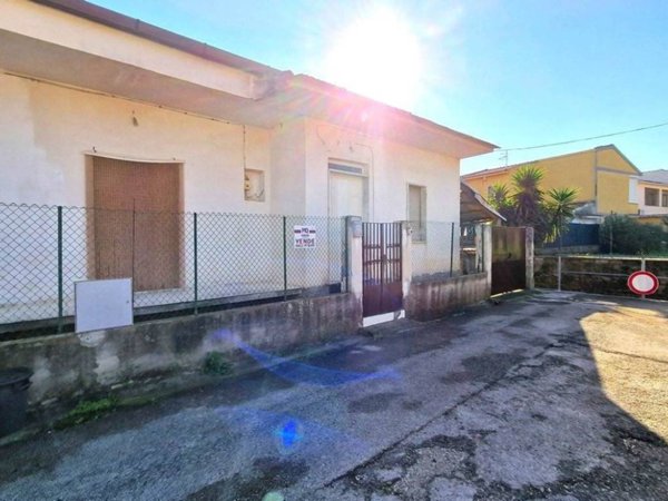 casa indipendente in vendita a Falciano del Massico