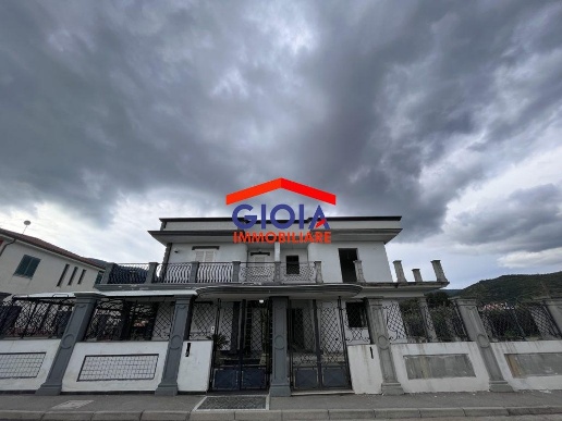 casa indipendente in vendita a Falciano del Massico