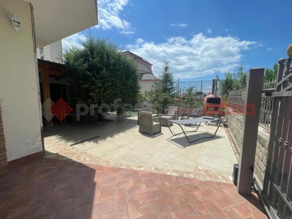 casa indipendente in vendita a Falciano del Massico