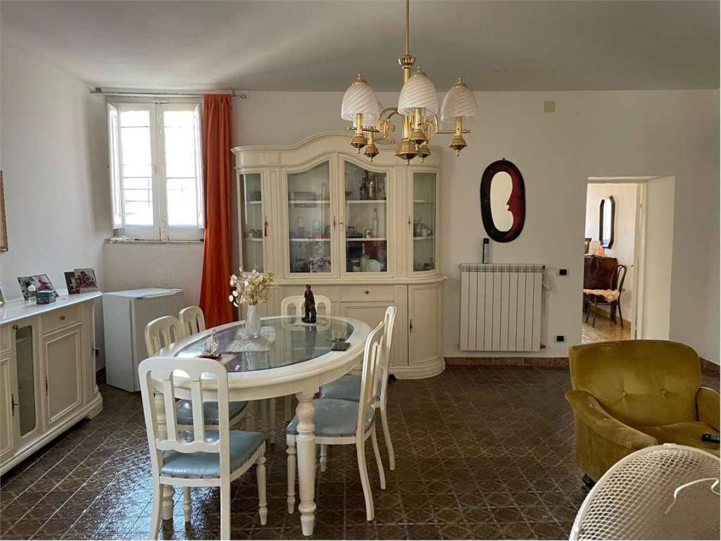 casa indipendente in vendita a Falciano del Massico