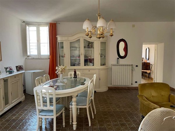 casa indipendente in vendita a Falciano del Massico