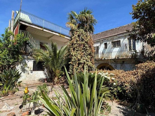 casa indipendente in vendita a Falciano del Massico