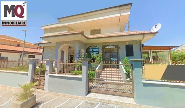 casa indipendente in vendita a Falciano del Massico