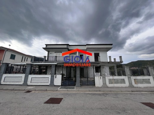 casa indipendente in vendita a Falciano del Massico