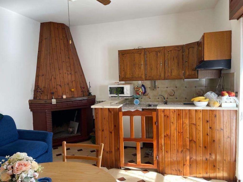 intera palazzina in vendita a Falciano del Massico