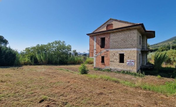 casa indipendente in vendita a Falciano del Massico
