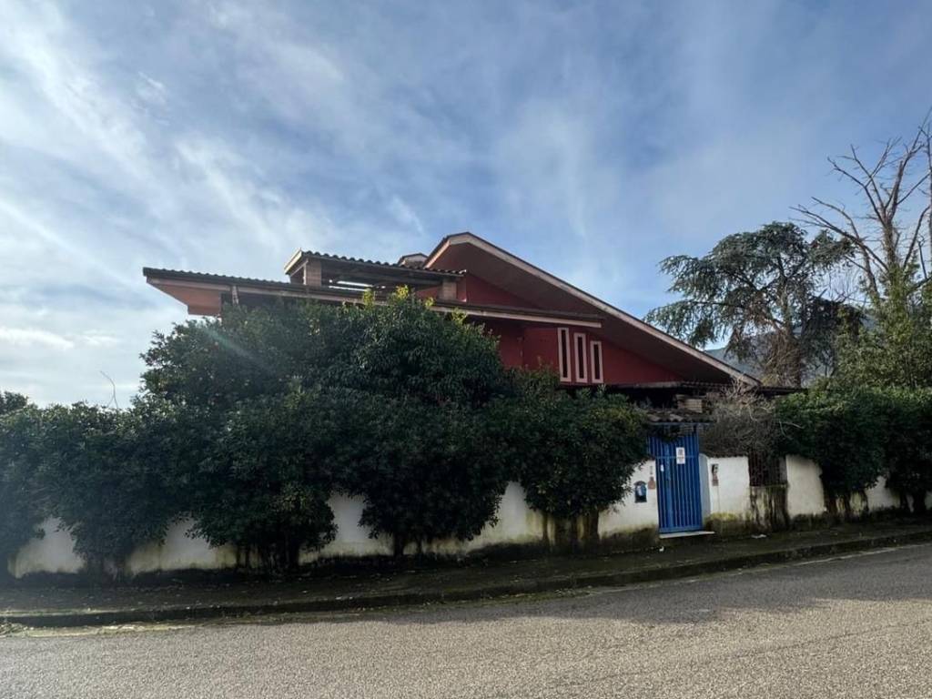 casa indipendente in vendita a Falciano del Massico