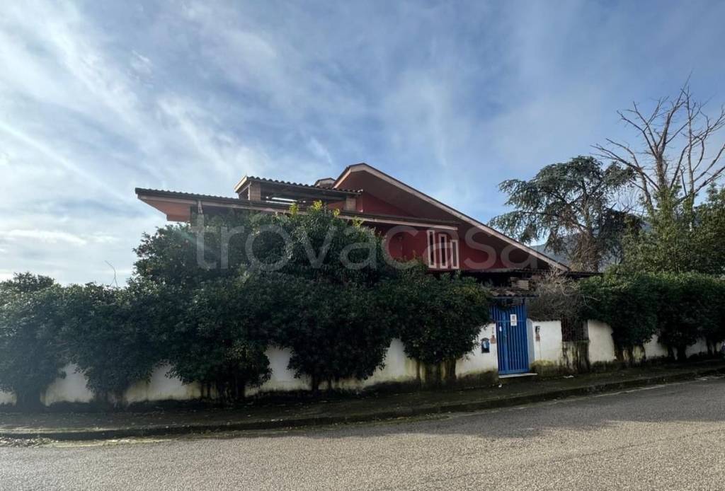 casa indipendente in vendita a Falciano del Massico