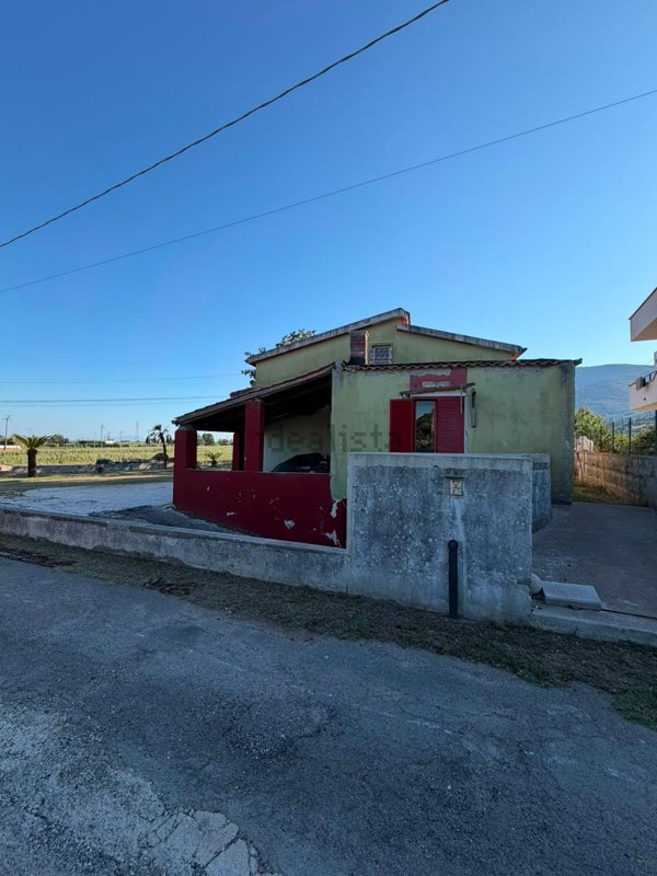 casa indipendente in vendita a Falciano del Massico