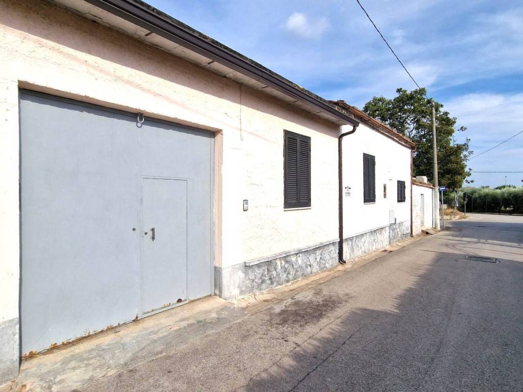 casa indipendente in vendita a Falciano del Massico
