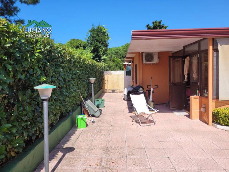 casa indipendente in vendita a Cellole
