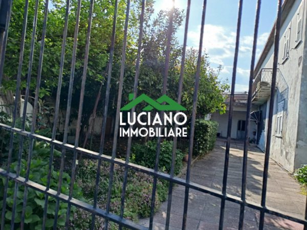 casa indipendente in vendita a Cellole