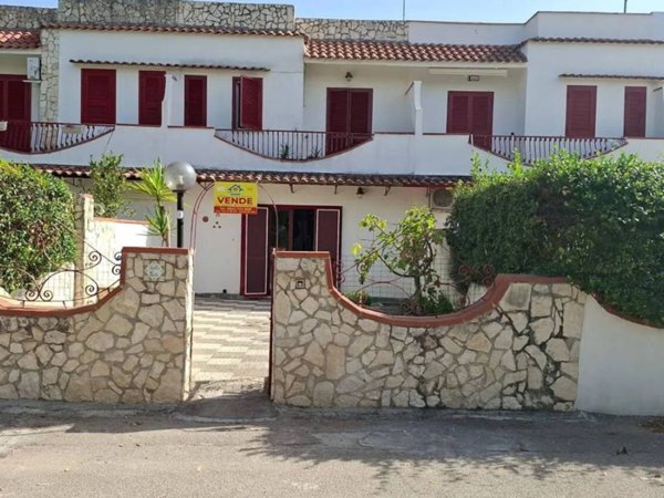 casa indipendente in vendita a Cellole in zona Baia Felice