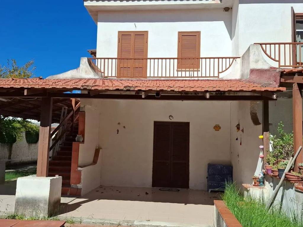 casa indipendente in vendita a Cellole in zona Baia Felice