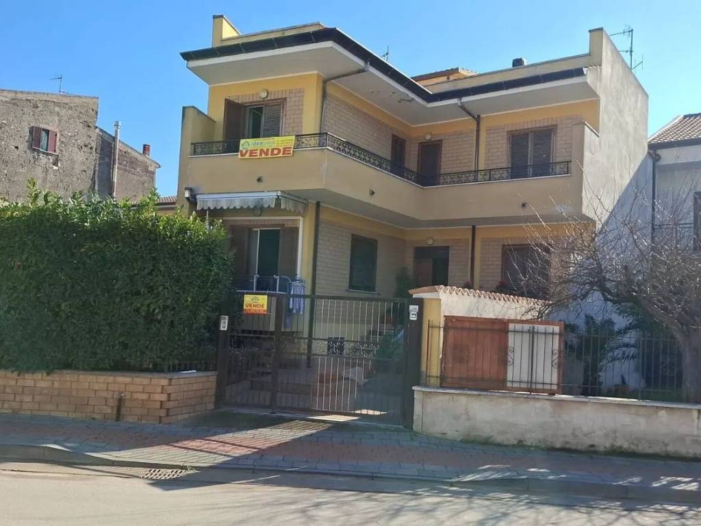 casa indipendente in vendita a Cellole
