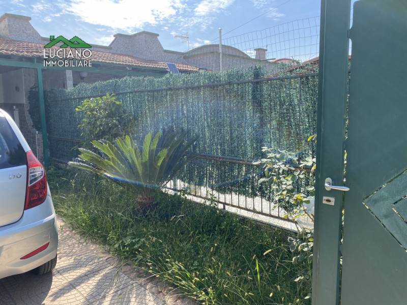 casa indipendente in vendita a Cellole in zona Baia Felice
