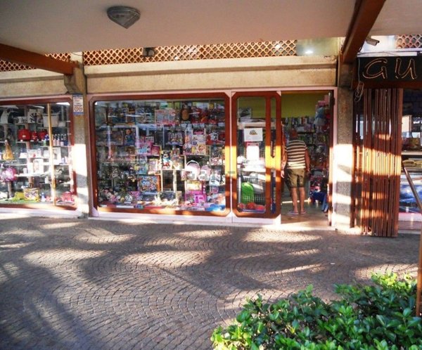 locale commerciale in vendita a Cellole