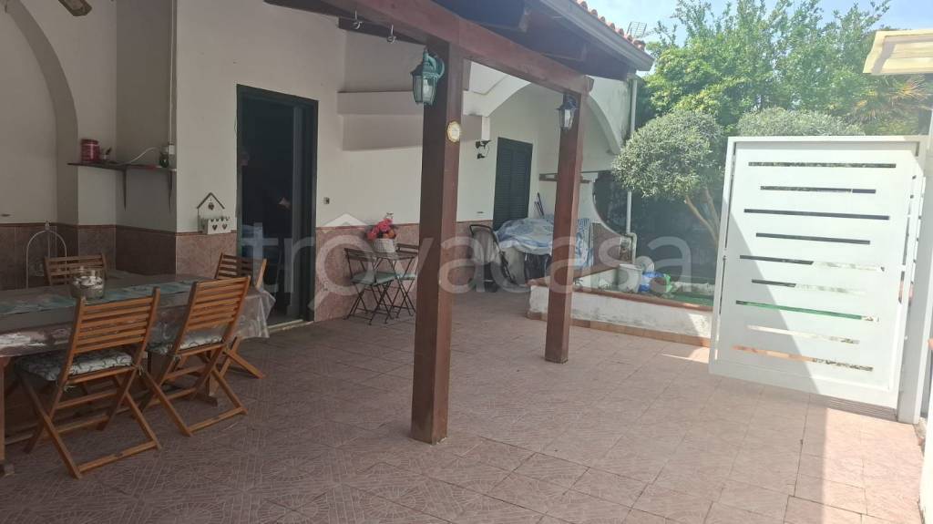 casa indipendente in vendita a Cellole in zona Baia Felice