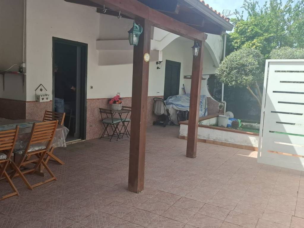 casa indipendente in vendita a Cellole in zona Baia Felice