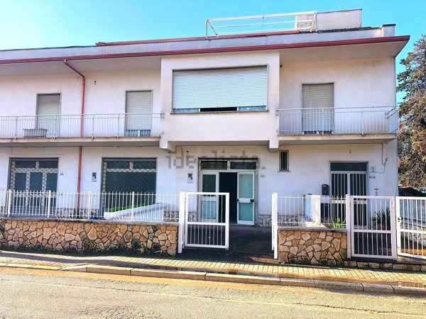 locale commerciale in vendita a Cellole
