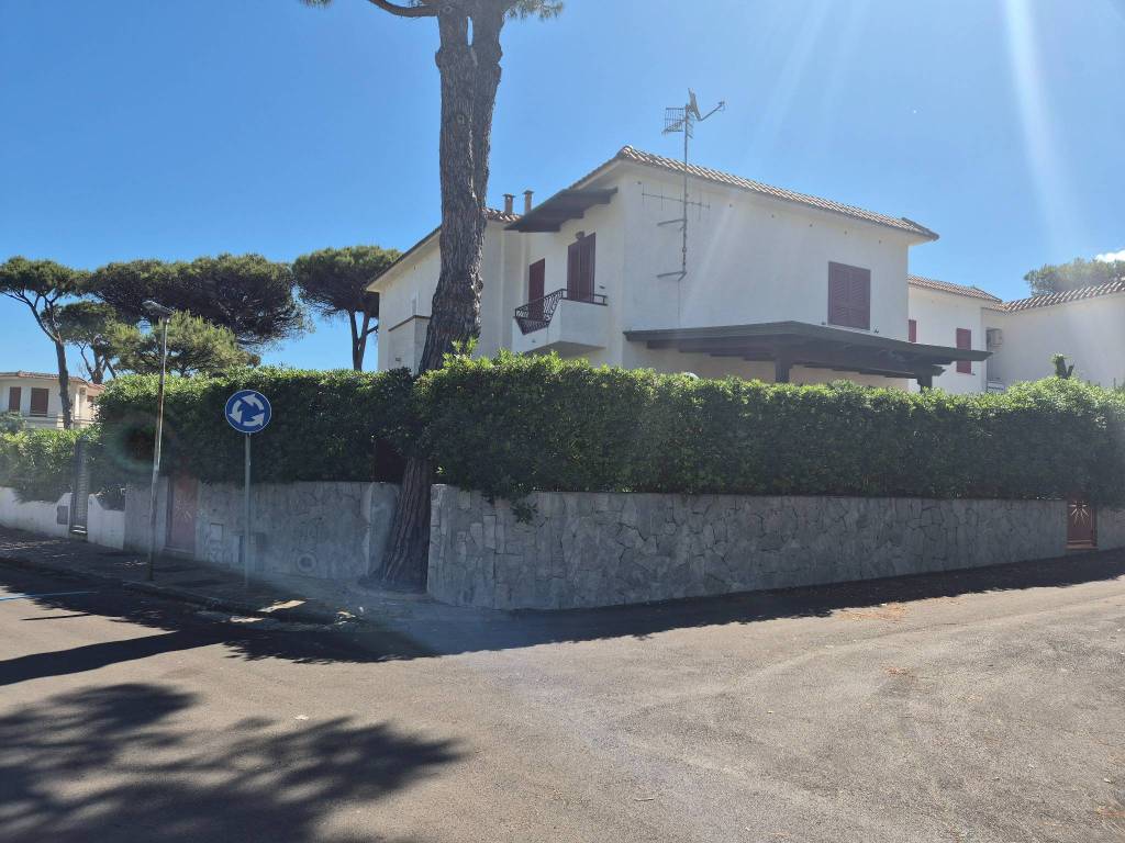 casa indipendente in vendita a Cellole