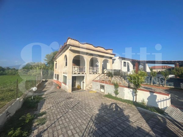 casa indipendente in vendita a Cellole