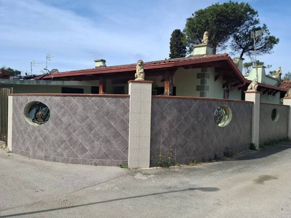 casa indipendente in vendita a Cellole in zona Baia Felice