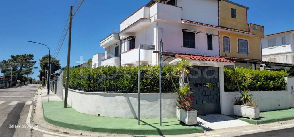 casa indipendente in vendita a Cellole in zona Baia Felice