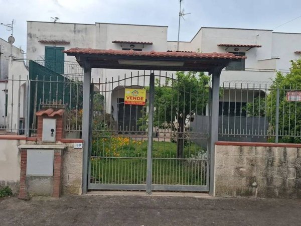 casa indipendente in vendita a Cellole