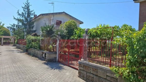 casa indipendente in vendita a Cellole