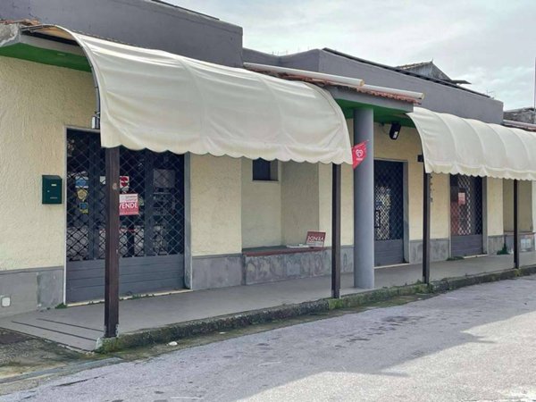 negozio in vendita a Cellole