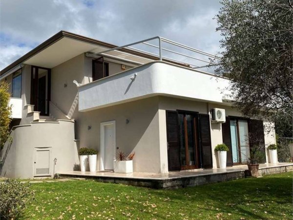 intera palazzina in vendita a Cellole