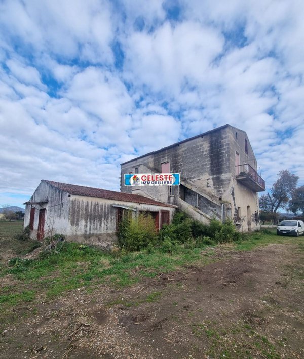 casale in vendita a Cellole