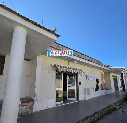 negozio in vendita a Cellole in zona Baia Felice