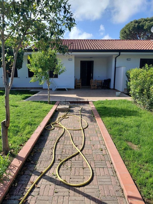 casa indipendente in vendita a Cellole