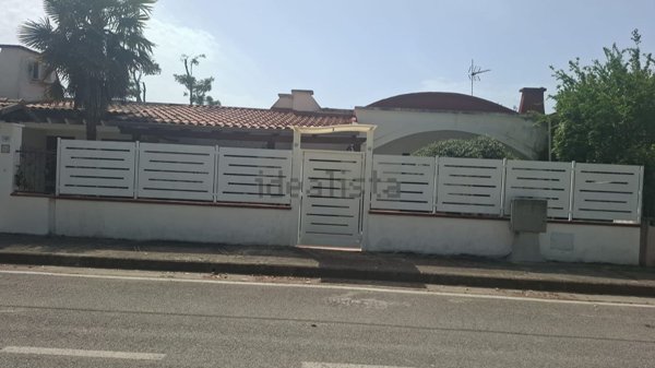 casa indipendente in vendita a Cellole in zona Baia Felice